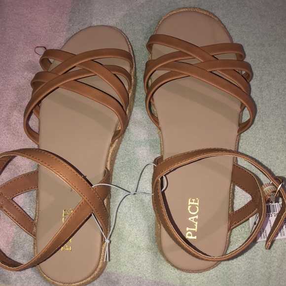 Girl youth brown sandals size 6y brand new the children’s place summer slippers - Picture 3 of 4